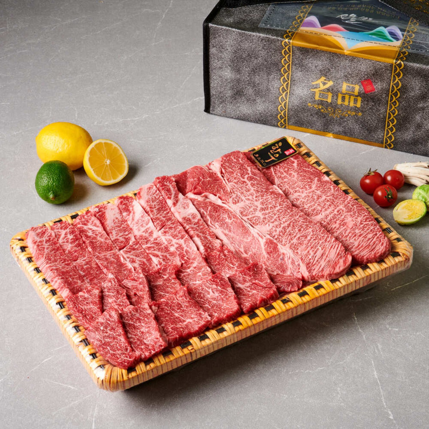 한우종합선물세트 구이모듬 꽃등심 & 특수부위 구성 부채살 안창살 토시살 업진살 치마살 살치살 제비추리 한우모듬세트 소고기선물, 1++등급 한우 구이용 종합 선물세트, 1.2kg구성 꽃등심 600g+특수부위300g x2, 1개