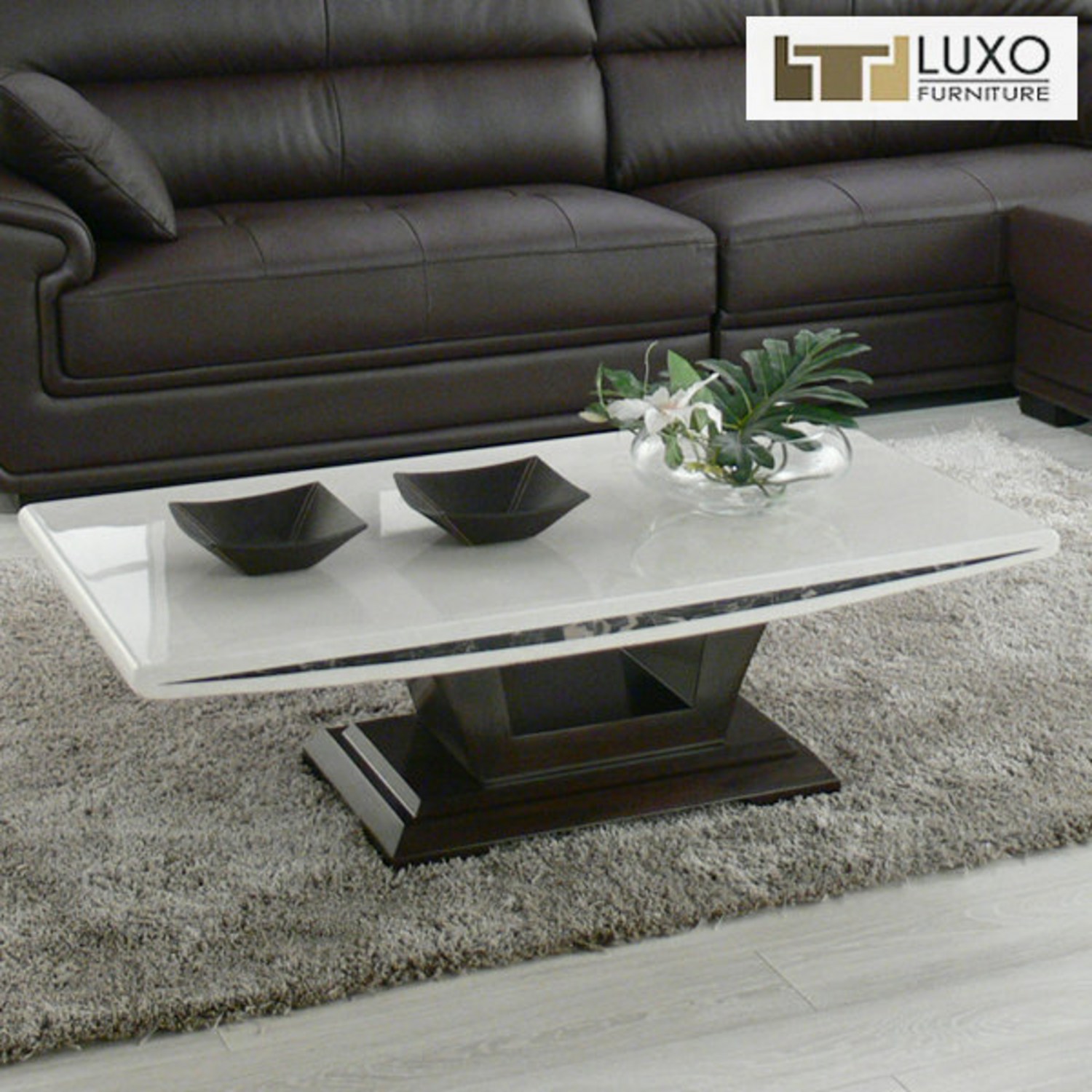 거실의 품격을 높이는 마법, 루쏘퍼니쳐 까르페 대리석 소파테이블