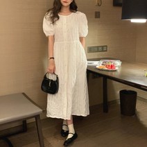 페이퍼먼츠 라운드넥 주름 폼폼 반팔 롱 원피스 01981