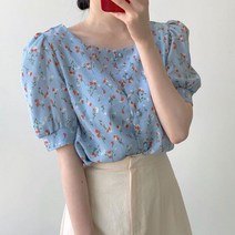 [랜덤플레이] 볼륨 소매 스퀘어넥 반팔 여리 핏 블라우스