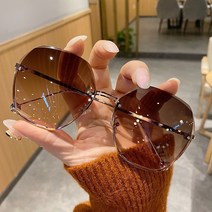 JAMJAKE 패션 금테 여성 선글라스 패셔너블한 여성 그라데이션 선글라스 안경 케이스와 안경 천을 증정하다