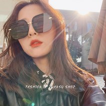 새로운 대형 사각형 선글라스 여성 유행 사각형 둥근 얼굴 긴 얼굴 얇은 선글라스 조수 그물 빨간 안경 블랙의 어 버전