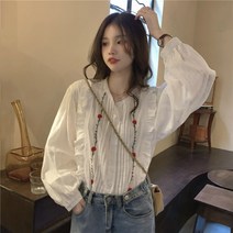 베러댓걸 4656-1 여성 봄 여름 러플 동백꽃 자수 플라워 루즈핏 단추 긴팔 블라우스