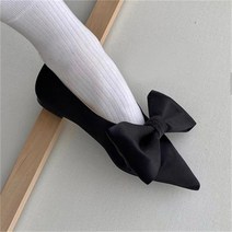 여자 연예인 특이한 신발 구두 오마주 운동화 샌들 힐 펌프스 유니크