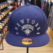 NBA 남여공용 뉴욕 닉스 NYK 팀 로고 자수 포인트 깔끔한 네이비 스냅백 모자