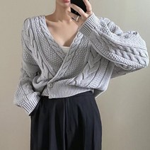 세컨핑크 여성 오버랩 브이넥 꽈배기 패턴 니트