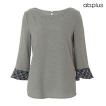 에이비플러스 ab.plus 페미닌 보트넥 소매 패턴 블라우스 (LSU3ZB03A)