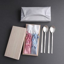 물결거북 칠보 특 은수저 80% 25돈 2벌+품질보증서+수저집+오동나무함+보자기포장 블루 핑크 실버 인쇄 2인용 전통 칠보 퇴직자 부모님 생신 선물 창립기념품 예단 국산 추천, 블루보자기, 인쇄 없음