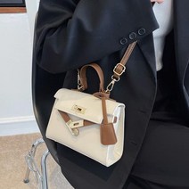 요즘 힙한 플랩 숄더 백 봄과 여름 인기있는 메신저 가방