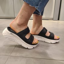 스케쳐스 *판매자추천* **정품** 미끄럼방지효과 굽5CM 가볍고 끝내주는 쿠션 맥스쿠셔닝 여성용 슬리퍼 SP0WSCDM041