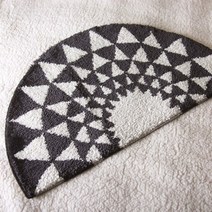 아트박스/이모셔널 스칸디 반달 극세사 발매트