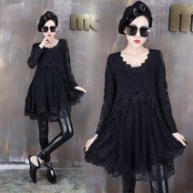 특이한 검은 레이스 원피스