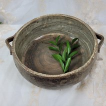 손잡이 달린 넓은 수반