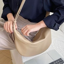 아이엠몽 여성 뉴문 가죽 반달 크로스 숄더 메신저백 뉴문