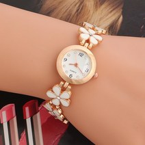 로맨틱 외출 플라워 팔찌 겸용 손목시계 캐주얼룩 악세서리 시티감성 남친룩 깔끔한스타일 정장 스냅샷