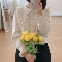 세모 프릴 빅 카라 단추 블라우스