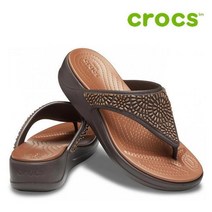 크록스 웨지 샌들 41- 206343-25M Womens Crocs Monterey Diamante Wedge Flip Espresso Bronze