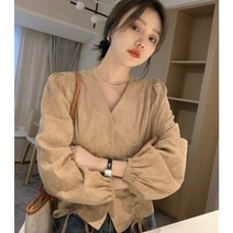 셀럽 민아 pick 고급스러운 무드의 셔링 블라우스