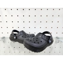 [크록스] 클래식 라인드 클로그 키즈 털샌들 207010-060