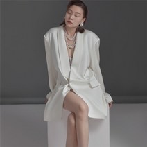 웨딩 촬영 커플 룩 화이트 수트 재킷 자켓 정장 테마 시밀러룩