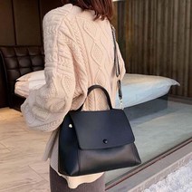 깔끔하며 캐주얼한 크로스백 블랙 편안함 장착 / 미니백 산책가방 시크모던