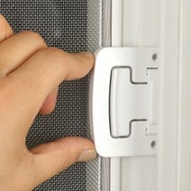 쳐츱뇹생활용품 방충망잠금 안전장치 창문 방충망 설치 잠금장치 열림방지 추락방지 뱀쬔캉 TCg20_3c85G 창문틀 고정 장치 베란다 보안 방충망걸쇠, 1개