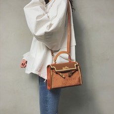 6c5ffe4a-7250-44e5-b92d-860f47227f94.jpg