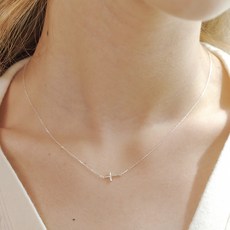 앵브록스 여성용 krisi cross necklace 목걸이
