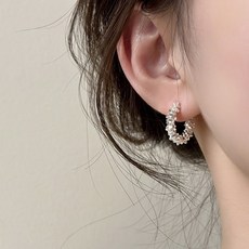 Zelluna 女性閃亮碎鑽感圓形耳環 P-339 銀色