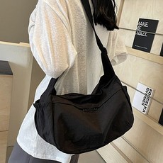 MissBaek 女款Enix尼龍斜背包, 黑色