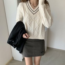 꼬임 브이넥 여자 슬림 패턴 니트 티셔츠 단정한 20대 30대 출근룩 하객룩