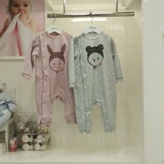 ba02d7d1b2f8afa06a79803fba0b38f60b0d987e7a4862f6511d7d7fd8f8.jpg