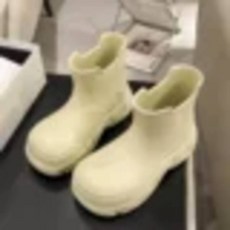 두꺼운 바닥 미끄럼 방지 야외 방수 올 매치 패션 장화 스프링 아우터 착용 올매치 높이 증가