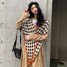 캐시미어머플러 삼각 숄 가을 겸용 밖에걸쳐입는스타일 하운드투스무늬 니트 스카프 가을겨울용 여성목도리 코디하기쉬운 겨울