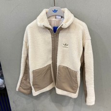 아디다스쉐르파바이커