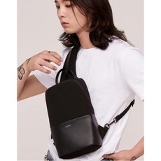 질스튜어트 악세서리 남성 19FW 블랙 라운드 로고 슬링백 JUBA9F343BK 남성토트백