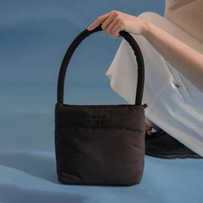 무쿠앤에보니 Near Padding Bag _ Black