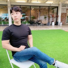 몸좋아보이는 무지 라운드 반팔 티셔츠 어깨 등 넓어보이는 머슬 핏 티
