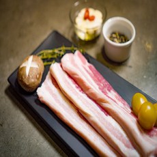 제주 흑돼지 오겹살 뼈삼겹 돈마호크 앞다리살 목살 백돼지오겹살 목살 돼지 뒷고기, 제주 흑돼지 목살, 1개, 1kg