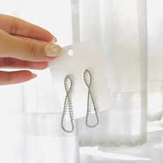 [디디링] 꼬임웨이브 큐빅 드롭 리본 비즈귀걸이