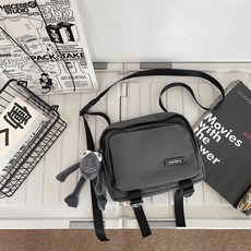 YAPOGI 새로운 유행 브랜드 메신저 가방 남자와 여자의 작업복 스포츠 싱글 어깨 메신저 백 Ins 학생 모든 매치 나일론 헝겊 작은 정사각형 가방 YAPOGI