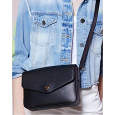 질스튜어트 악세서리 19FW 블랙 골드 하트로고 스퀘어 크로스백 JABA9F915BK