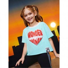 WONDER WOMAN 원더우먼 공식 굿즈 X 트윈걸 알파벳 프린트 그래픽 패치 디테일 라운드 드롭 숄더 오버핏 티 603104