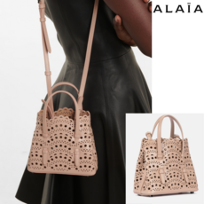 Alaia 알라이아 펀칭백 르 미나 16 비엔 웨이브 송아지 가죽 레더 토트 백 베이지 AA1S06716C0A29