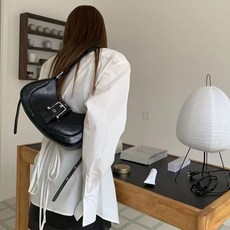 -어반바스켓- 아일렛 버클 포인트 실버 블랙 숄더 백