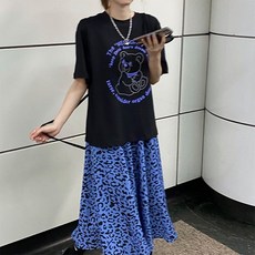 프린팅 티셔츠 + 블루 레오파드 스커트 캠퍼스룩 하이틴코디