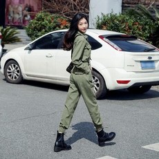 국방색점프슈트