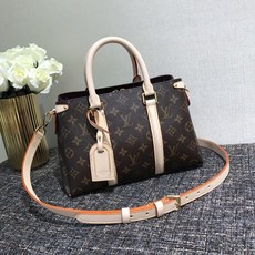 LV. M44815 SOUFFLOT BB 숄더 크로스백.