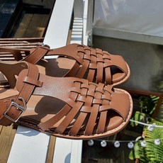 비앙슈 소가죽 그물 꼬임 글레디에이터 스트랩 비치 샌들 1cm