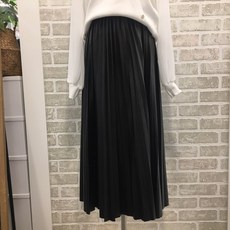 끄레아또레 평택점 레자 가죽 주름 스커트